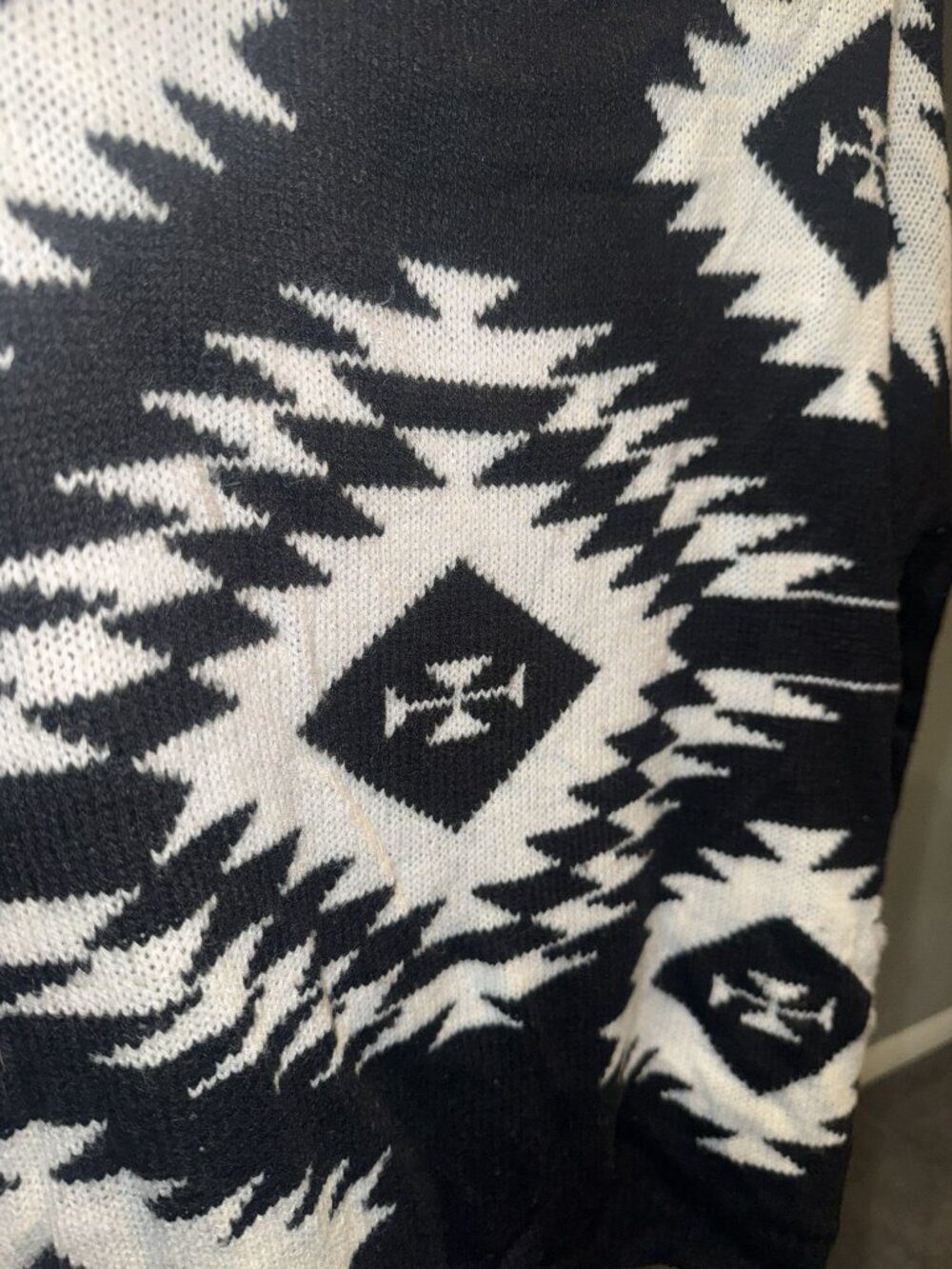 Black & Cream Southwestern Geometric Oversized Knit Sweater Women’s XL - Picture 3 of 4